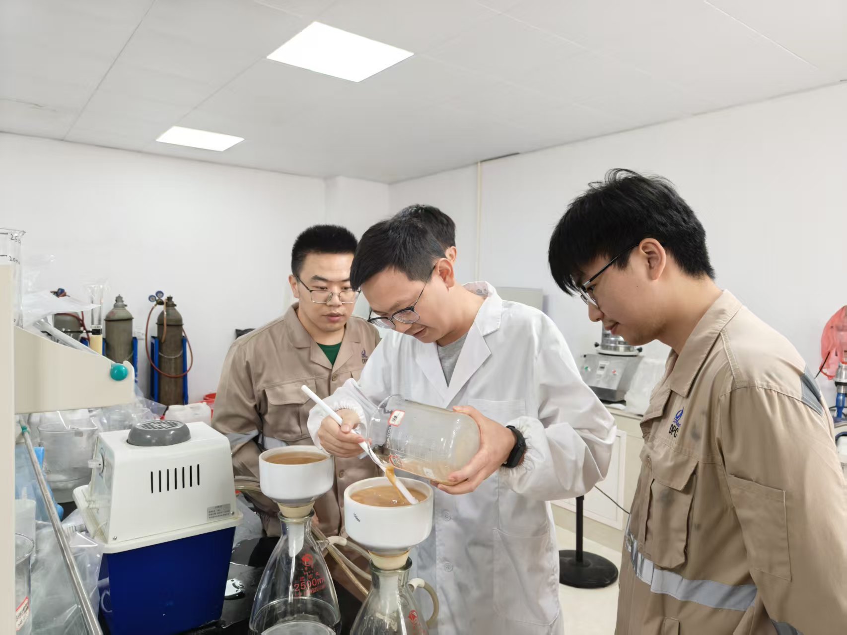 扎根锂业，攻坚路上让&ldquo;锂&rdquo;想花开｜xpj官网锂业研发部90后工程师徐苗